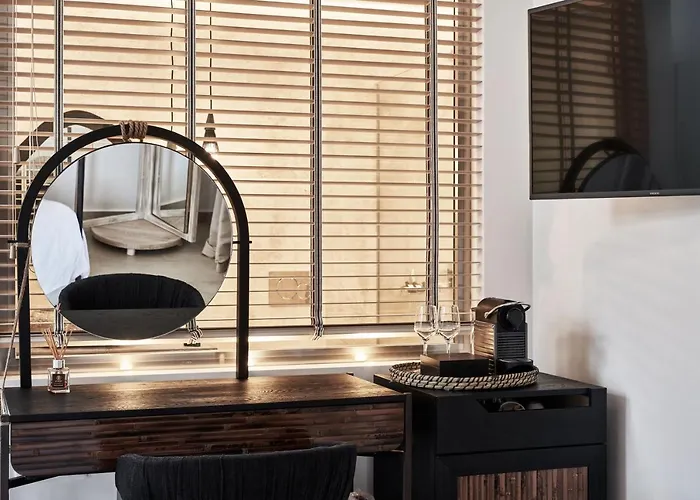 Volcano Luxury Milos - Adults Only